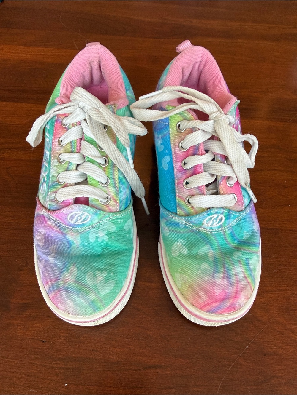 Heelys- Pro 20 Tie Dye, Rainbow And Hearts Print Skate Shoe- Size 3 Youth- EUC!